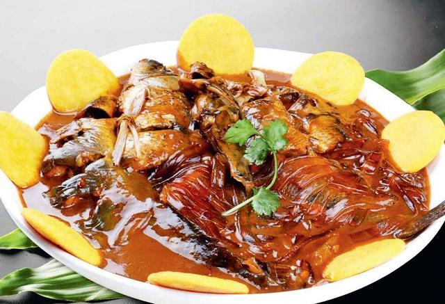 白洋淀炖杂鱼4个技术,炖出来的鱼肉细嫩咸鲜,带有浓郁的酱香味