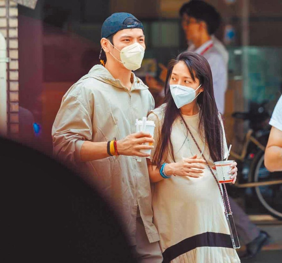 郭碧婷|郭碧婷产前细节被曝光，向佐愤怒发声：请放过我们，事不过三！