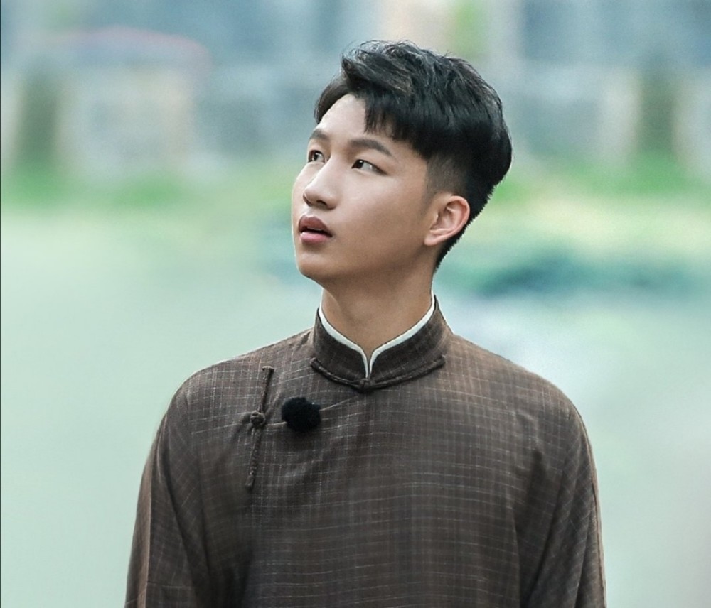 刘筱亭秀恩爱,首次公开媳妇和女儿照片_腾讯新闻