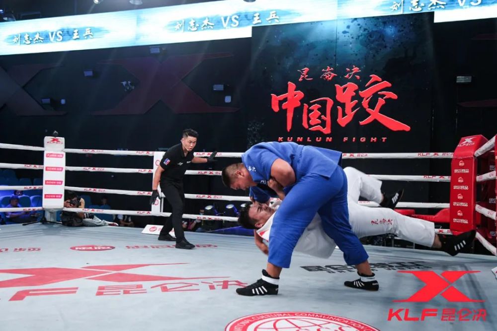 传承与革新并容,首期"昆仑决中国跤"挑战赛圆满落幕!_腾讯新闻