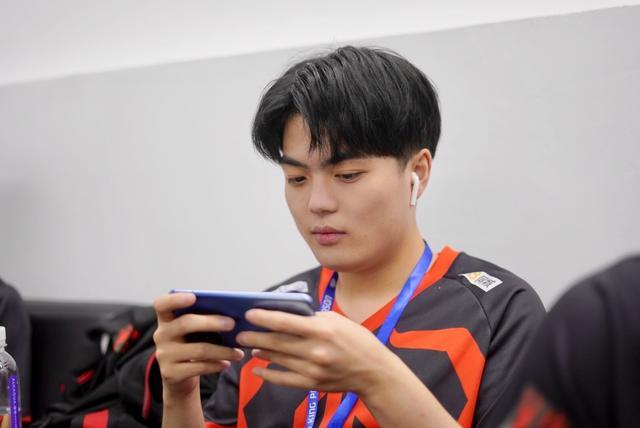 先是纵情,后是汤汤,tes肠子都悔青了!