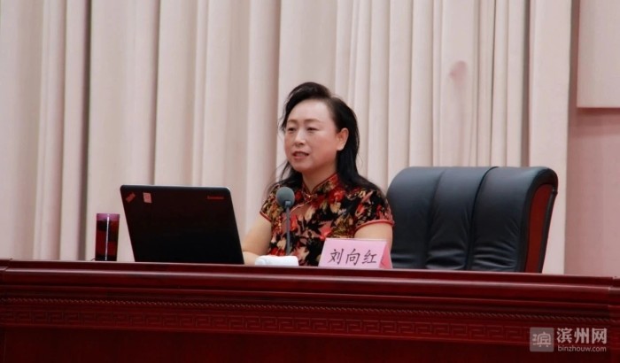 教育研究所所长,科技与改革发展处副处长刘向红围绕好党员干部标准