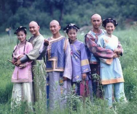 《还珠格格》东儿:5岁走红,因患病发育缓慢,18岁却似9岁_腾讯新闻