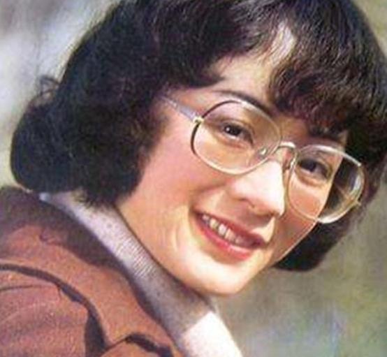 80年代红歌星谢莉斯 红极一时 50岁却患脑梗 晚年白发送黑发人 腾讯新闻