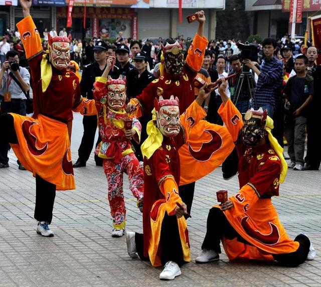 的发祥地之一,各大盛行傩文化的乡村构成独具江西特色的赣傩文化群