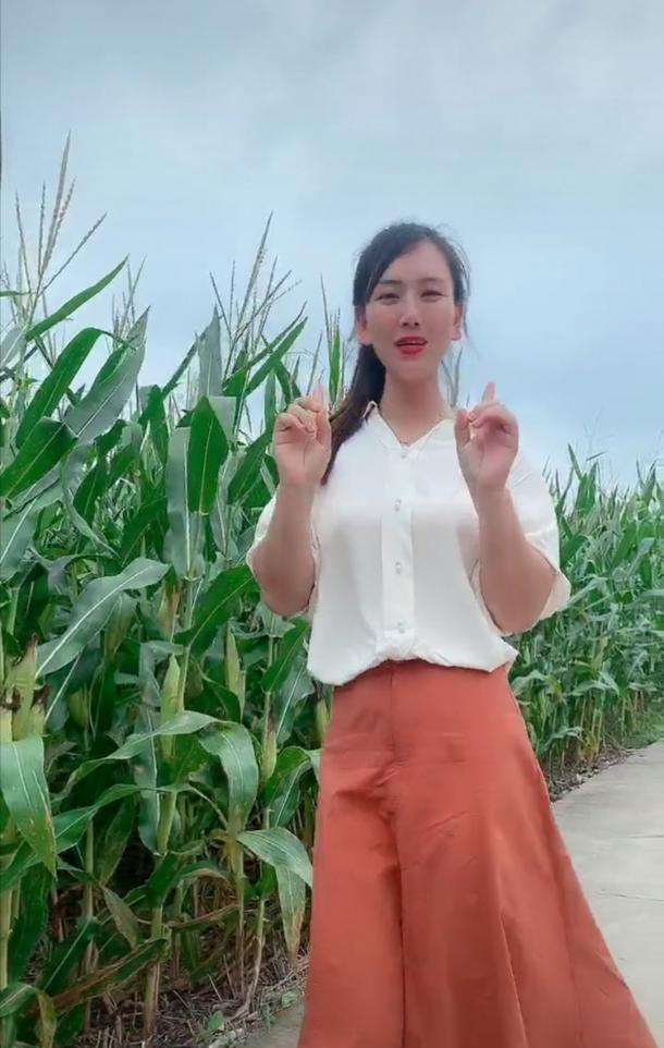 开演唱会,玩短视频,卡友假期新操作,这波实在太6了!