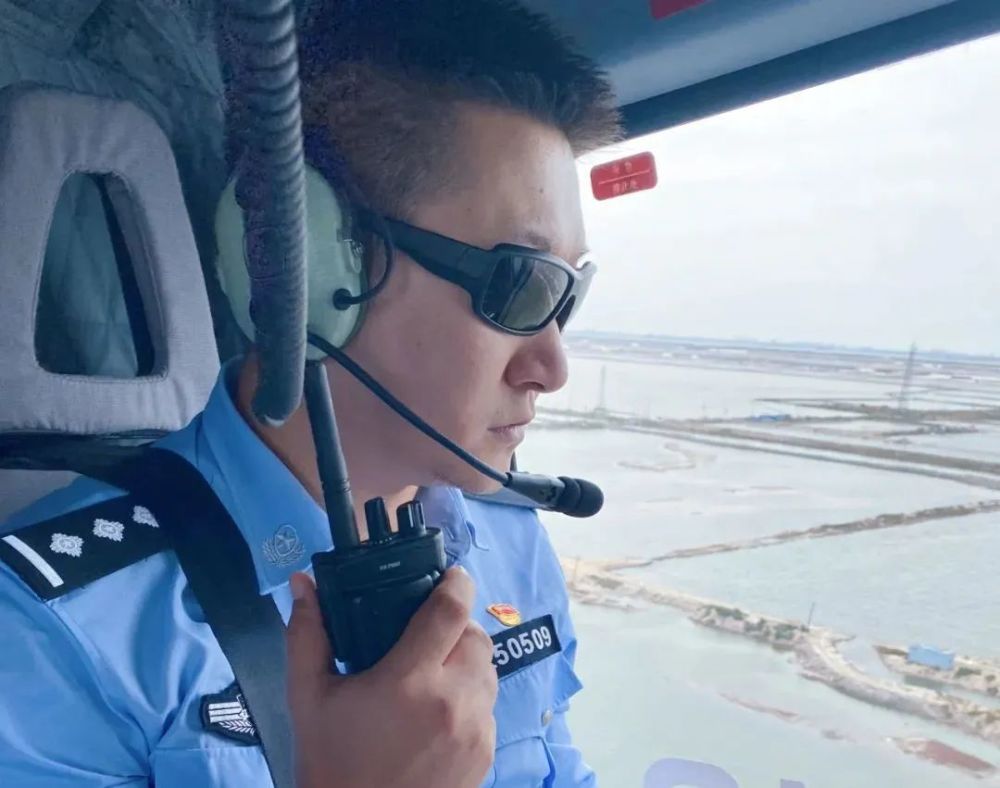 警鹰翱翔带你了解警察蜀黍的空中大片