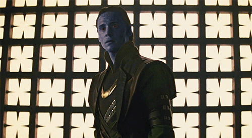 洛基原本是冰霜巨人的儿子,后来被奥丁收养,所以他的身体素质和冰霜