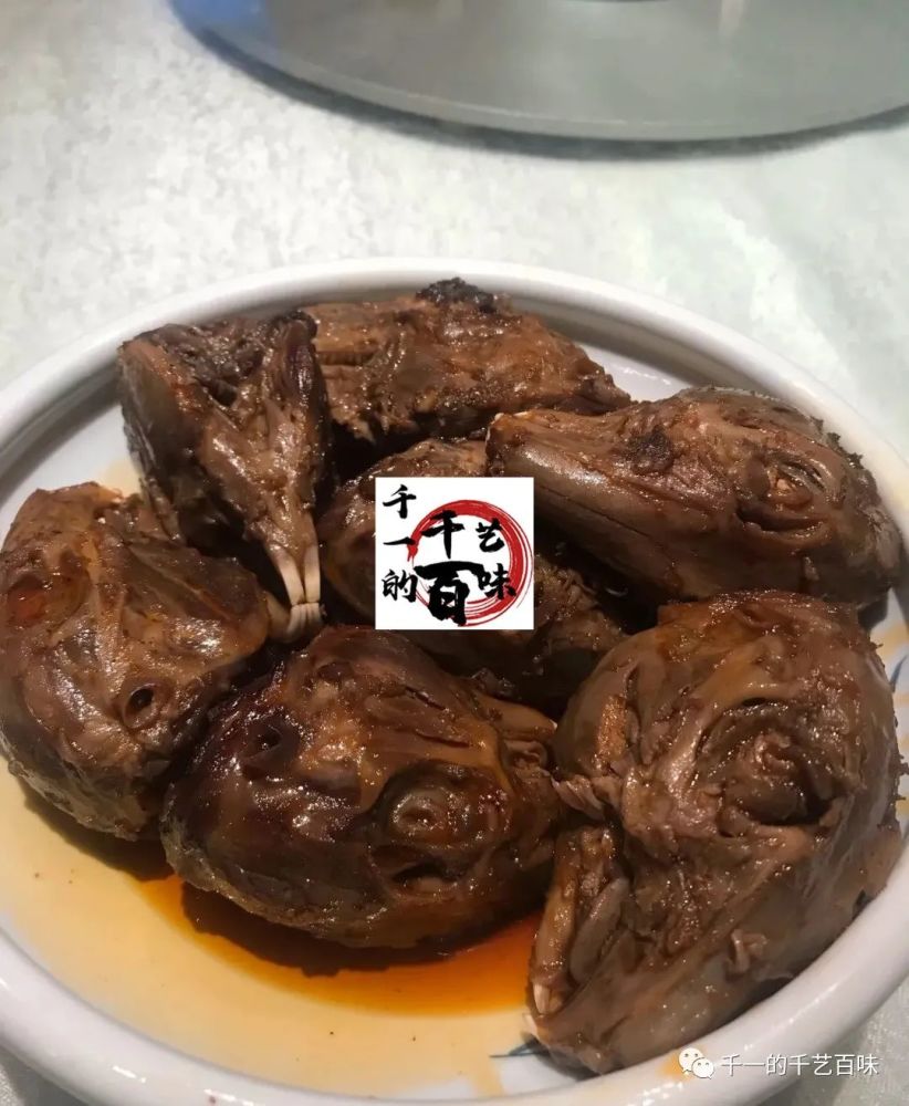 四川厨师分享麻辣兔头的详细制作,麻辣鲜香,色泽红润,回味悠长