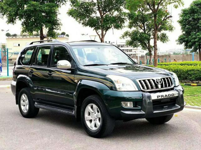 09年丰田霸道2700售价8万整体风格非常简洁大气越野硬汉