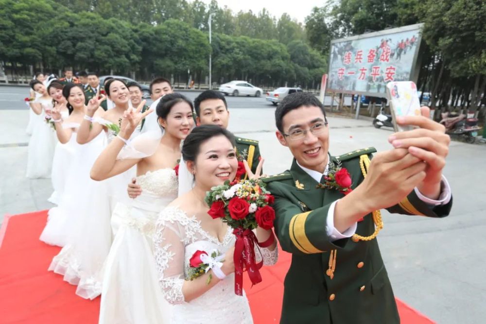 军营集体婚礼浪漫爆棚