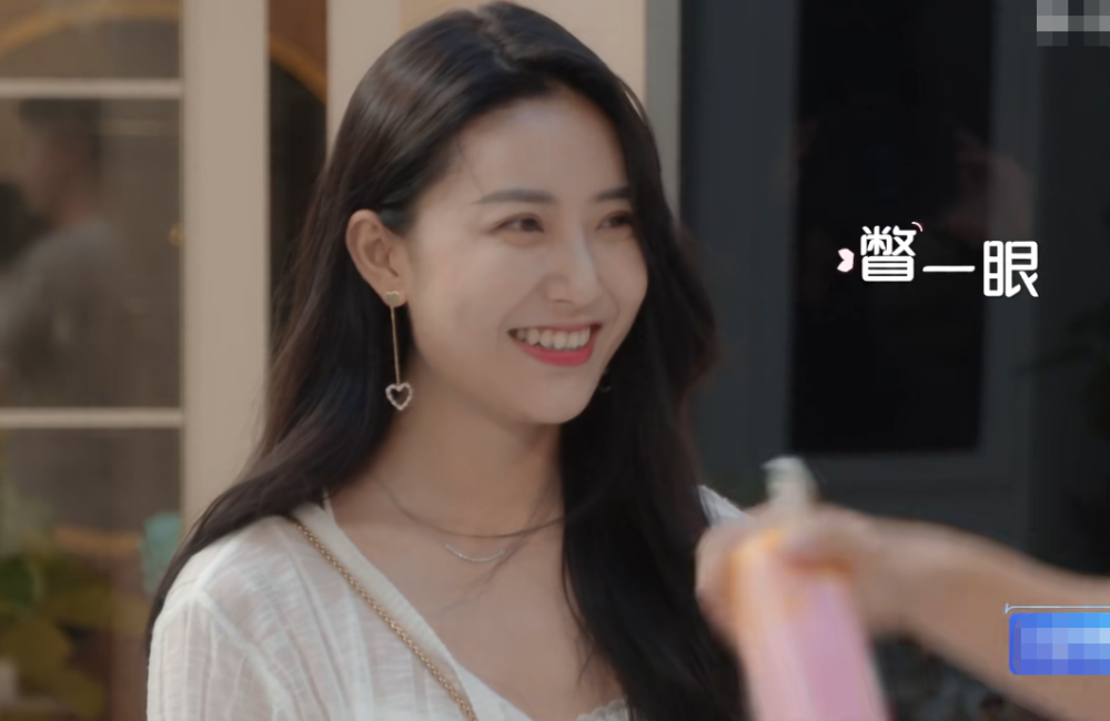 心动的信号女三为啥一直披肩发当她把头发扎起来难怪没人选