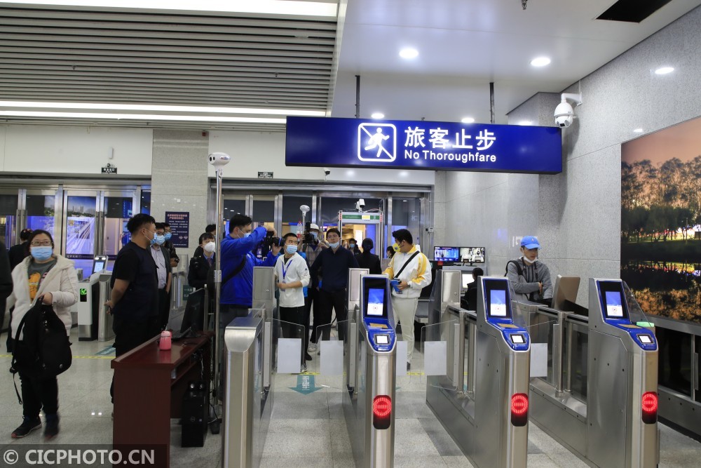 北京市郊铁路怀柔-密云线在北京北站开通运营_腾讯新闻