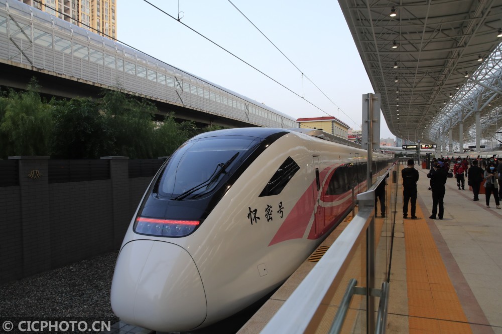 北京市郊铁路怀柔密云线在北京北站开通运营