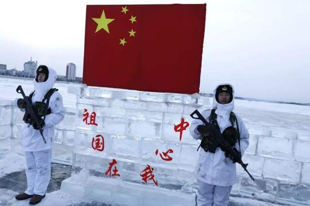 人民欢度国庆战士戍边巡守在高山之巅这里有我坚守