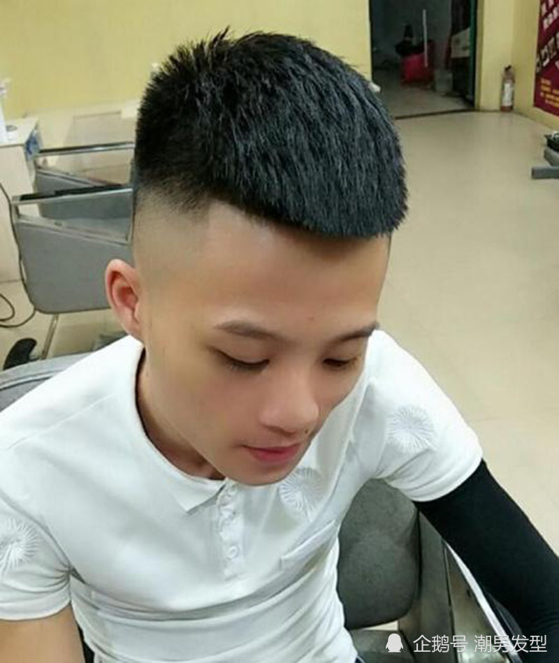 2020年秋季流行的男生发型参考剪这10款新造型的小哥哥都说帅