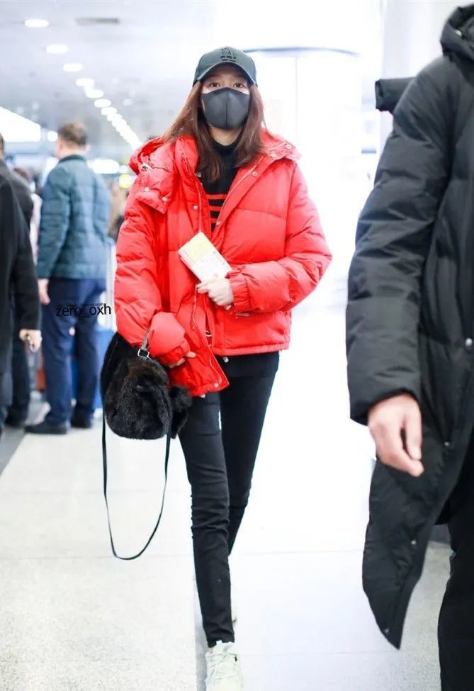 关晓彤|被喷“土大壮”的关晓彤，真替她108cm的美腿委屈