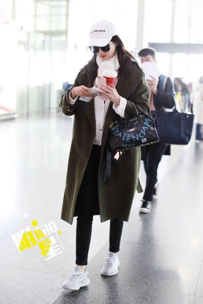 关晓彤|被喷“土大壮”的关晓彤，真替她108cm的美腿委屈