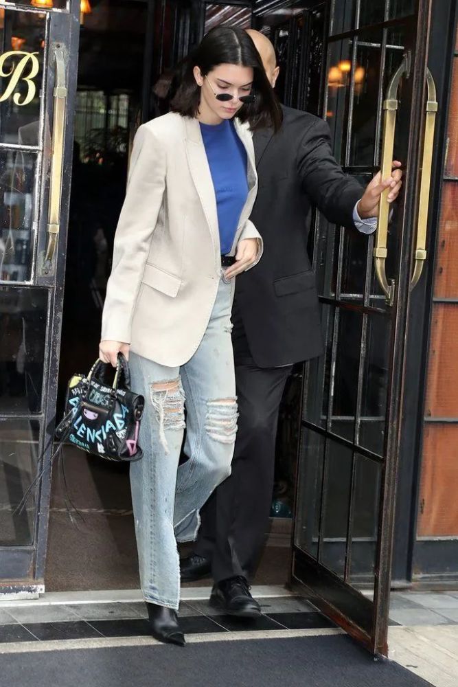 关晓彤|被喷“土大壮”的关晓彤，真替她108cm的美腿委屈