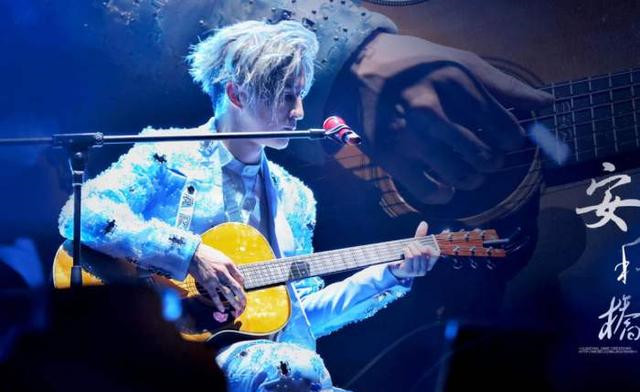 爆红时公开恋情的薛之谦怒摔话筒获好评用心做了十五年音乐