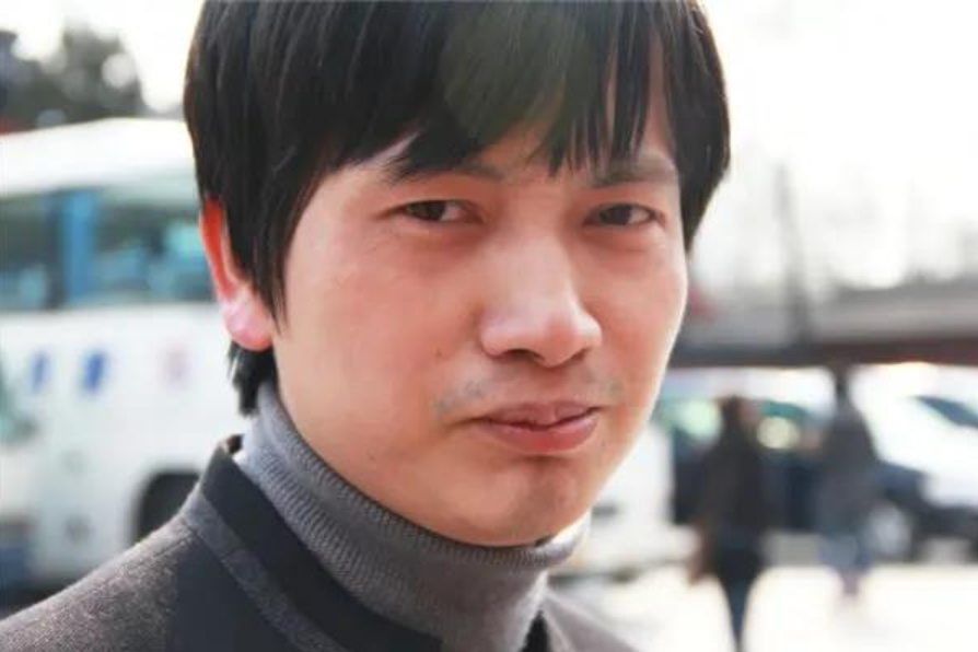 新岳阳楼记|作家张一一质疑范仲淹，并写下《新岳阳楼记》，能超越前人吗