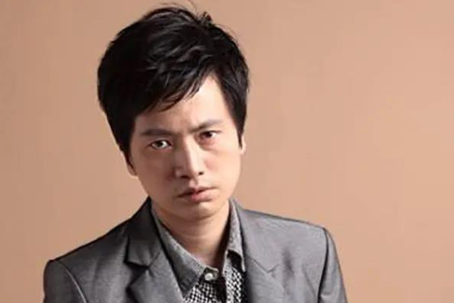 新岳阳楼记|作家张一一质疑范仲淹，并写下《新岳阳楼记》，能超越前人吗