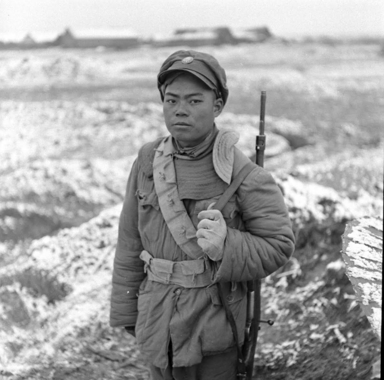 一组淮海战役前线国民党军士兵的写真_腾讯新闻