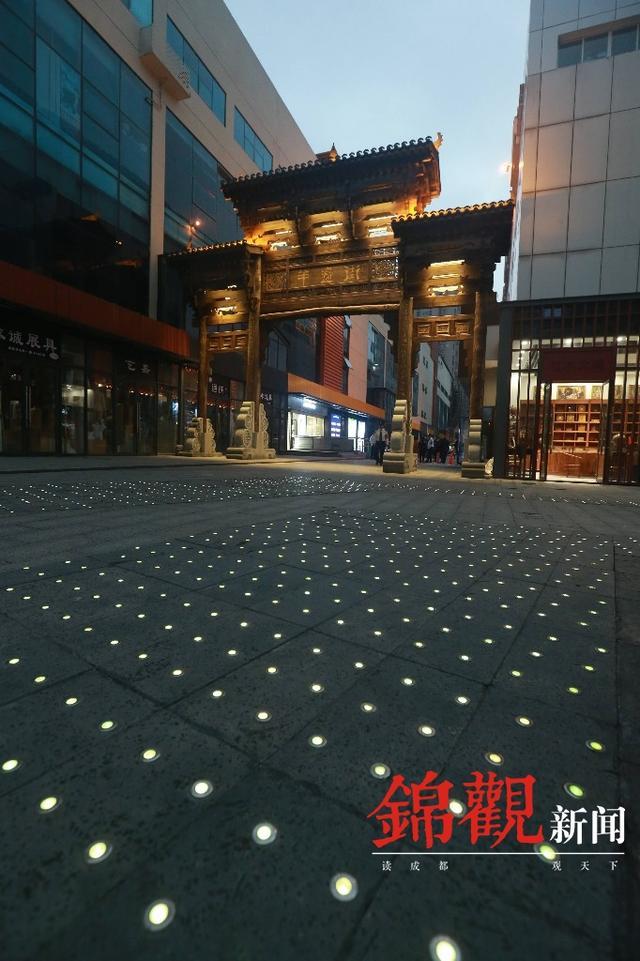 全新的体验场景成都荷花池半边街开街了