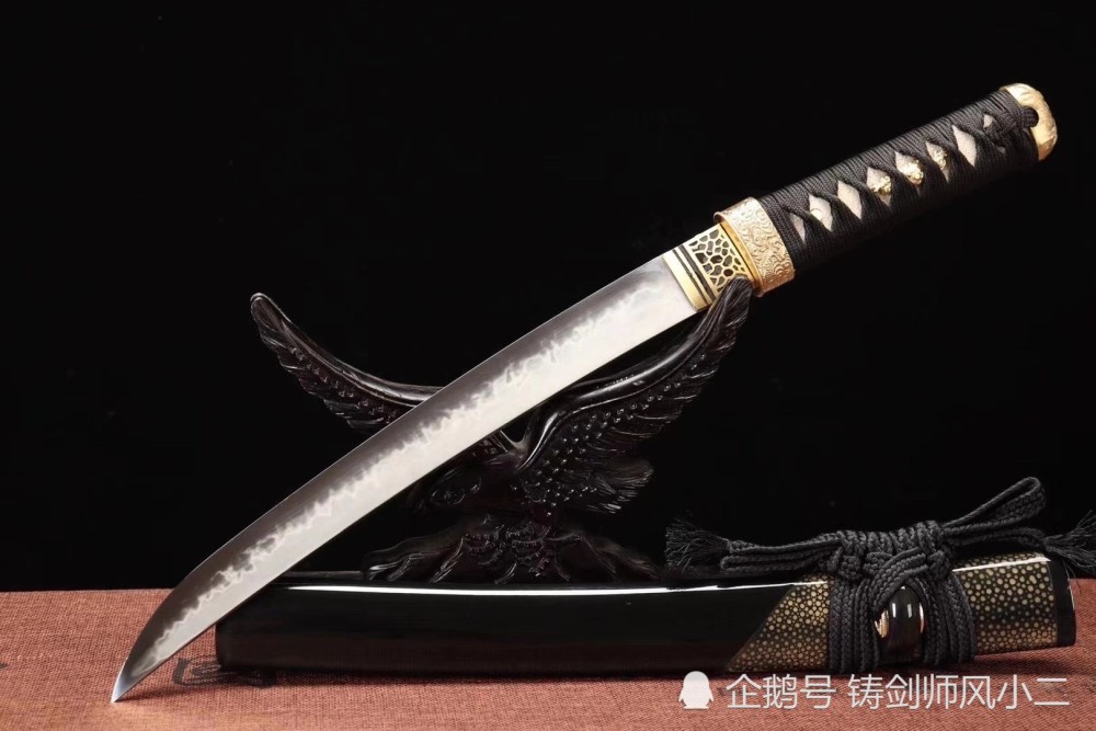 12寸独家涧烧淬火工艺平造刃浪人鱼皮鞘武士短刀一玉魂刃_腾讯新闻