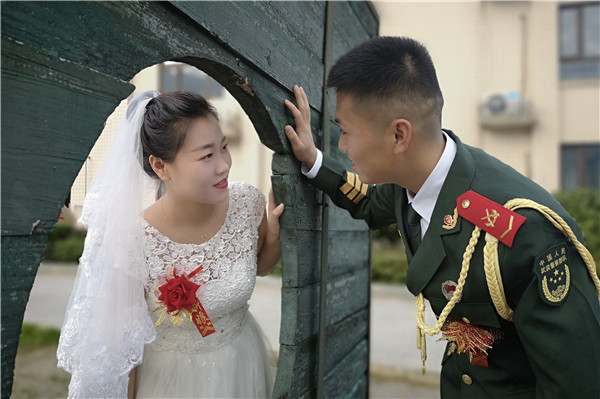 有一种浪漫是武警交通兵的集体婚礼