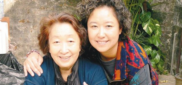 一级演员86岁不显老态,两女儿都是演员,67岁"黄昏恋"嫁姐夫_腾讯新闻