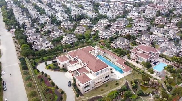 我家有16位美女管家,满窖名酒价值一个亿|书柜|曹德旺|豪宅|别墅