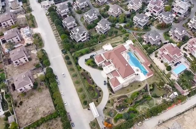 有钱有多爽曹德旺我家有16位美女管家满窖名酒价值一个亿