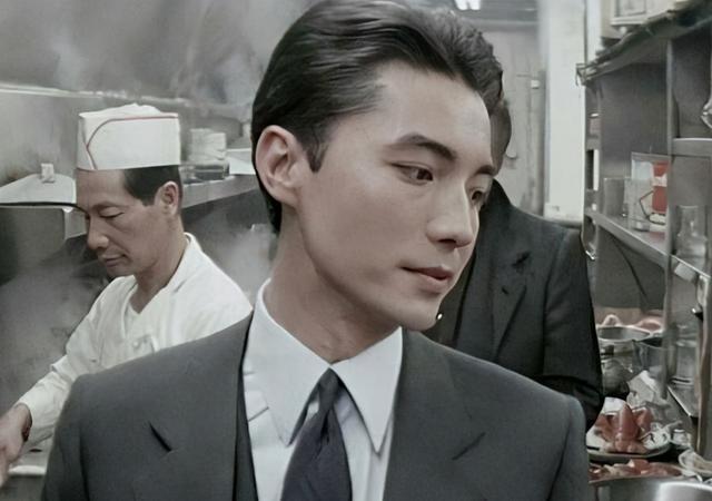 被尊龙的"盛世美颜"惊艳了!68岁的他却无妻无子凄凉一生_腾讯新闻