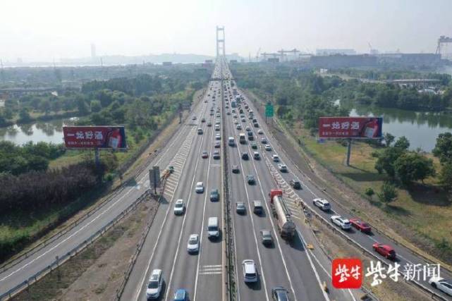 江阴大桥前方进入高速图片