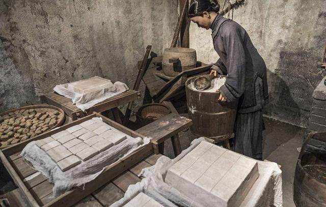 磨豆腐磨成了中国首富,发家之路更是传奇,现今后代一个人都没有