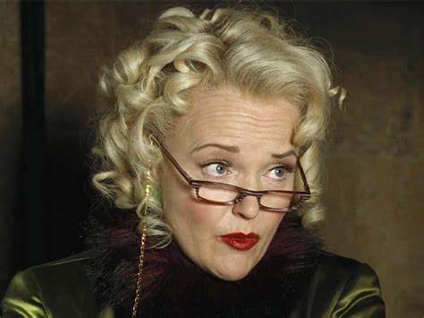 虽然丽塔·斯基特的风评很不好,但人家好歹也是《预言家日报》的头牌