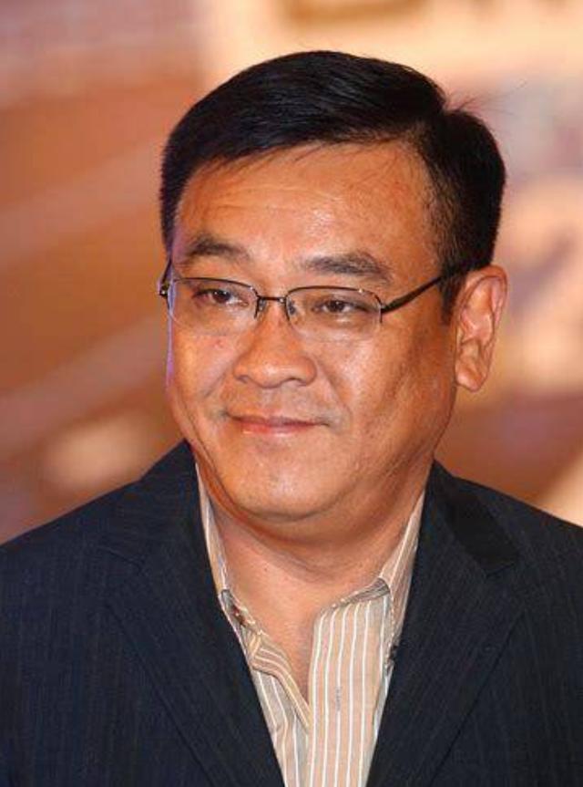 或许就是这段从演员转型成导演的经历,让尔冬升对现在的流量会更加