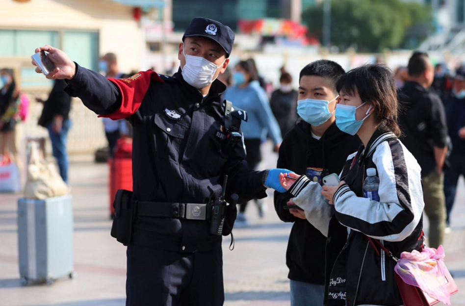 北京站派出所|假期3天铁警处理扰序人员14名 找回旅客行李7件