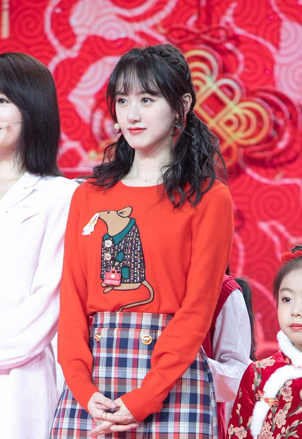 提到袁冰妍,许多人的印象里,都会浮现出一个温婉爱笑的甜美女孩儿形象