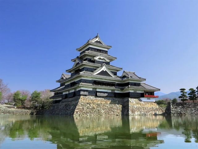 日本城堡排名 地震毁坏的熊本城和火灾烧毁的首里城依然进入前十 首里城 城堡 松本城 熊本城 日本 旅游