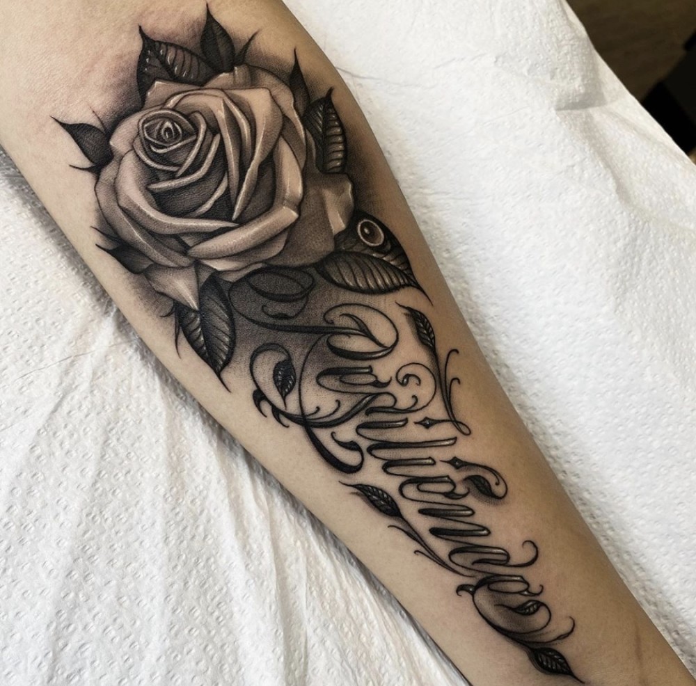 上海由龙纹身分享 花体字纹身图案的小知识