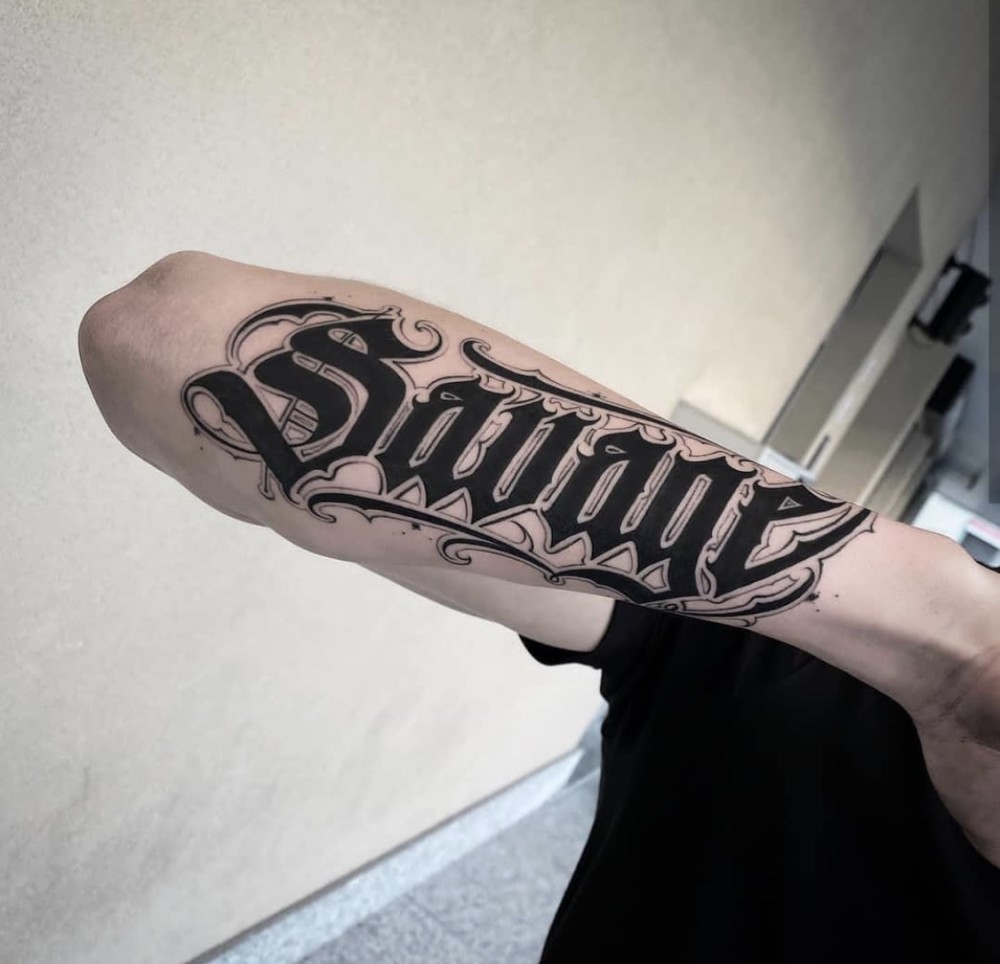 上海由龙纹身分享 花体字纹身图案的小知识