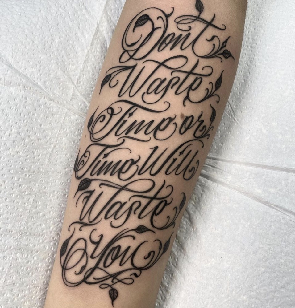 上海由龙纹身分享花体字纹身图案的小知识