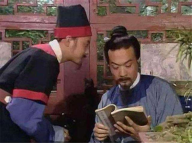 甄士隐|甄士隐醉后给贾雨村50两路费，贾雨村为何不感谢他，还连夜就走