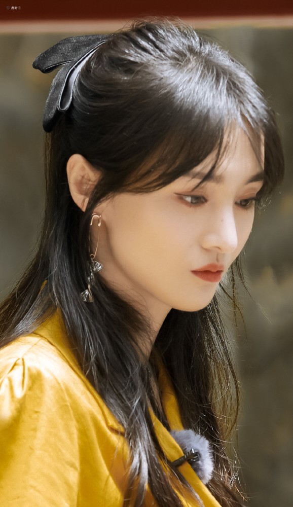 郑爽真的长在了我的审美点上满屏都放不下的美貌和大长腿真的是仙女吧