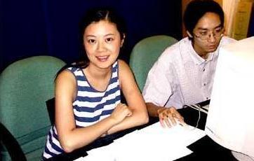 才女姜丰,为爱辞掉央视主持工作,嫁国外老公,离婚后带儿女回国_腾讯