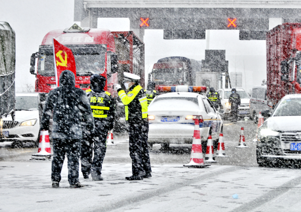 北京|奋战“疫”情中的公安铁军专题摄影展在北京展出