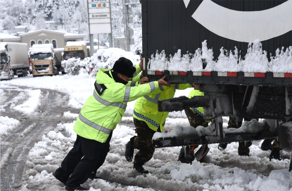 北京|奋战“疫”情中的公安铁军专题摄影展在北京展出