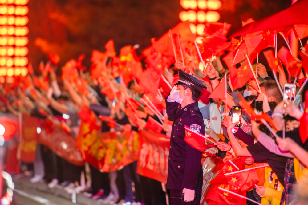 北京|奋战“疫”情中的公安铁军专题摄影展在北京展出